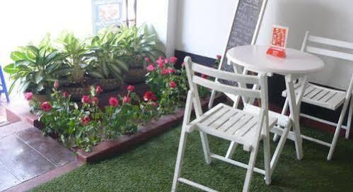 Hello Guest House Bangkok Bagian luar foto