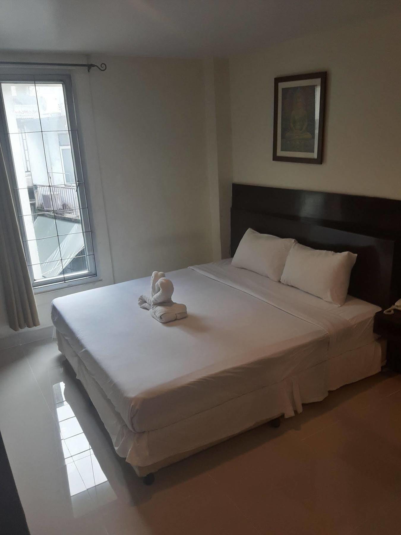 Hello Guest House Bangkok Bagian luar foto