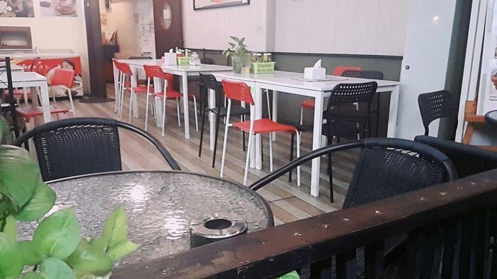 Hello Guest House Bangkok Bagian luar foto